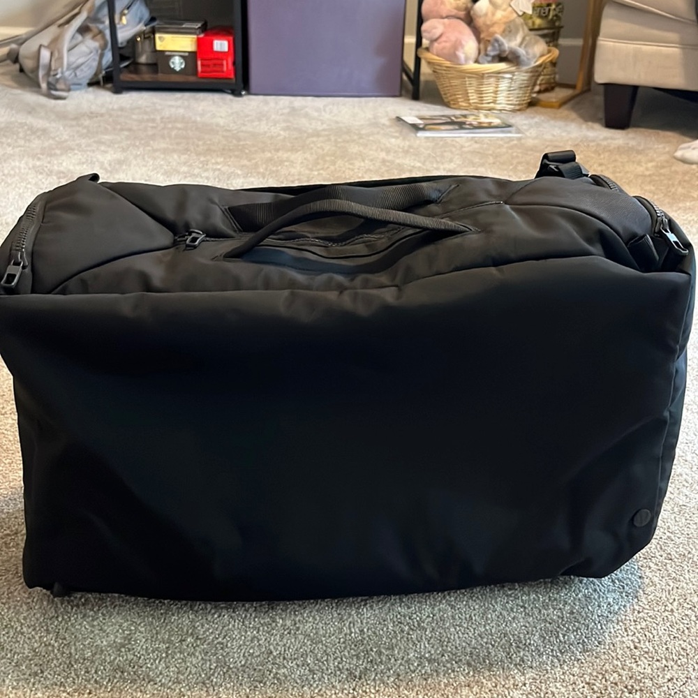 Lululemon Convertible Duffel bag to Backpack- black